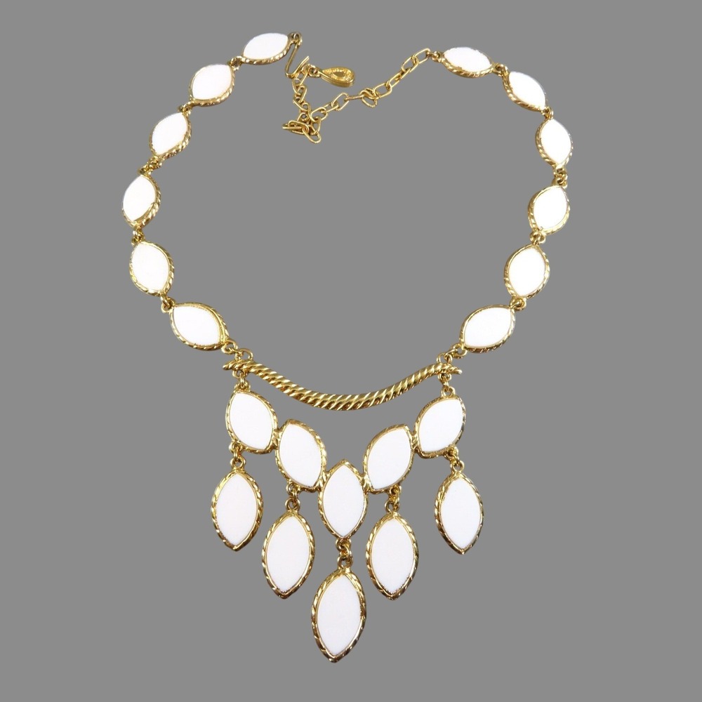 VTG Lisner Bib Necklace GOLD TONE w/WHITE ENAMEL Leaf Leaves Shape POINTED OVALS